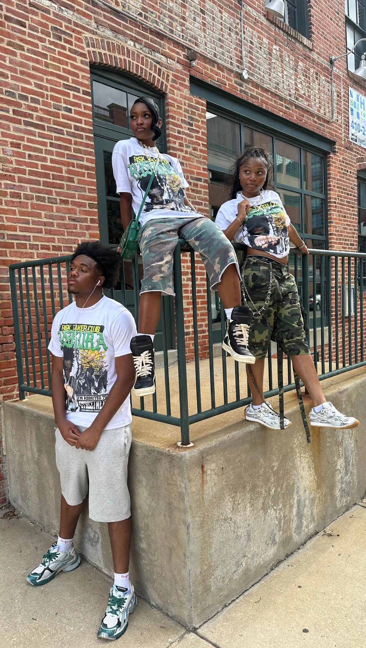 Im addicted to streetwear Riskura tee